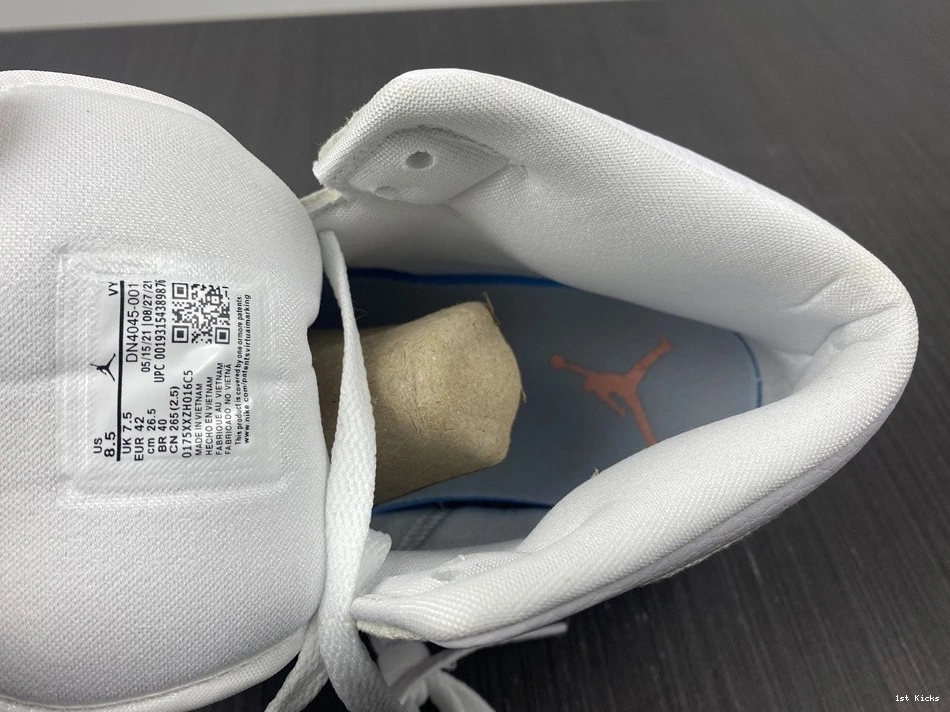 Light Iron - Ore Mid 1 Jordan (W) DN4045-001 SE 0118